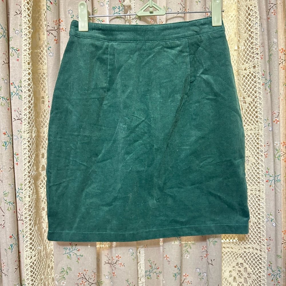 2/$28 Showpo Emerald Green Corduroy Mini Skirt – Size‎ 2 EUC